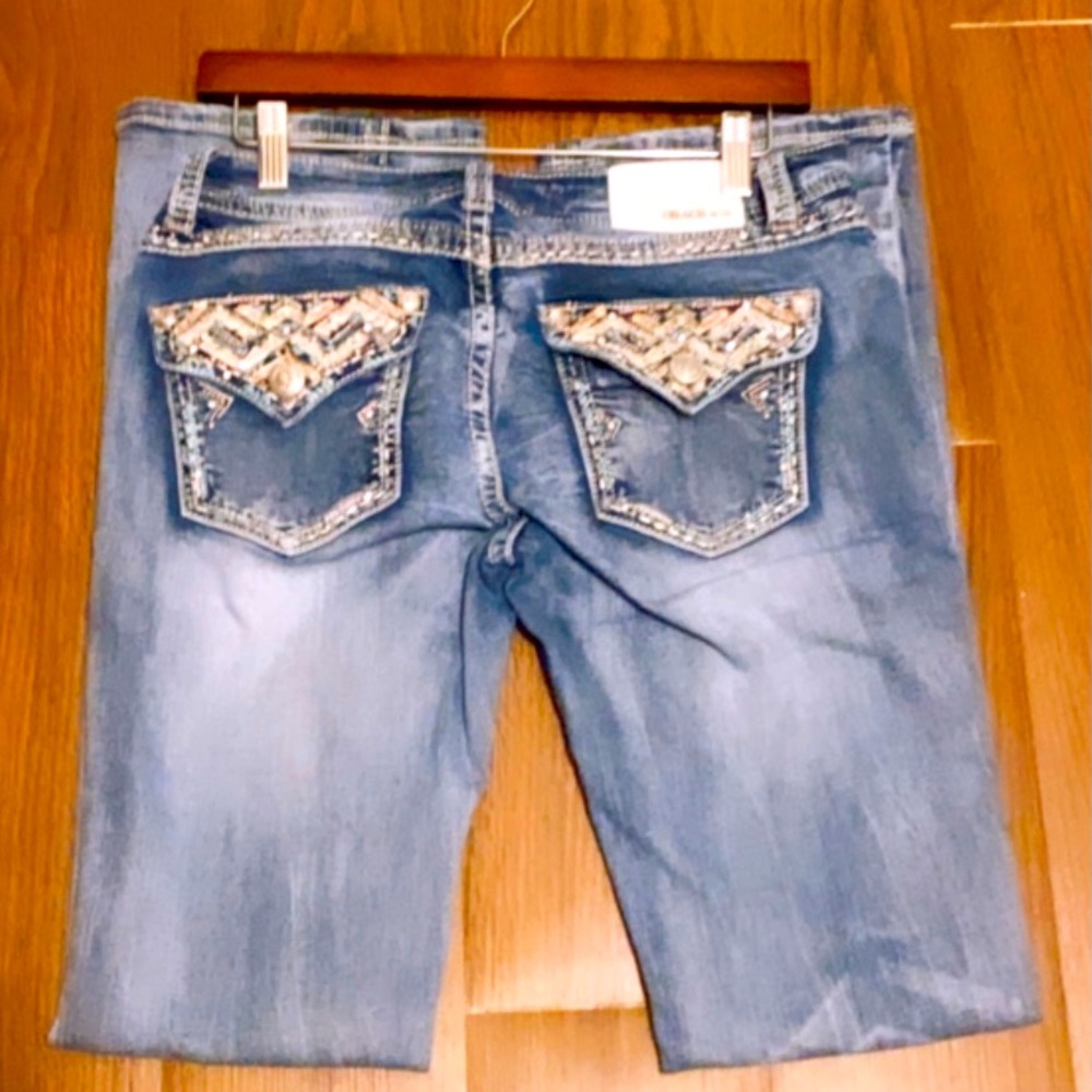 Grace in La Wms 
BRDR Embr Front/Back